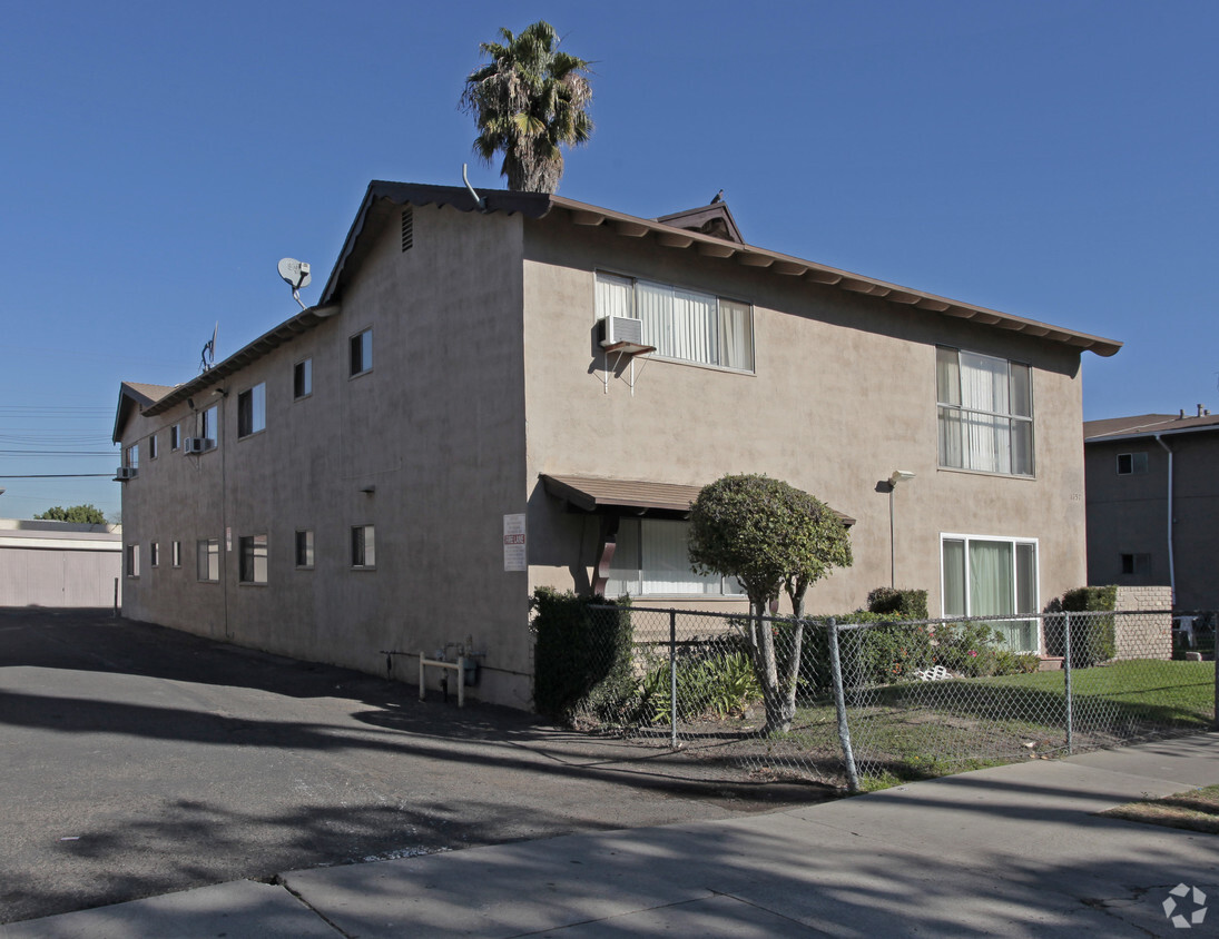 Building Photo - 1757 W Sumac Ln