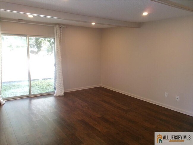 Foto del edificio - 23 Deerberry Ln