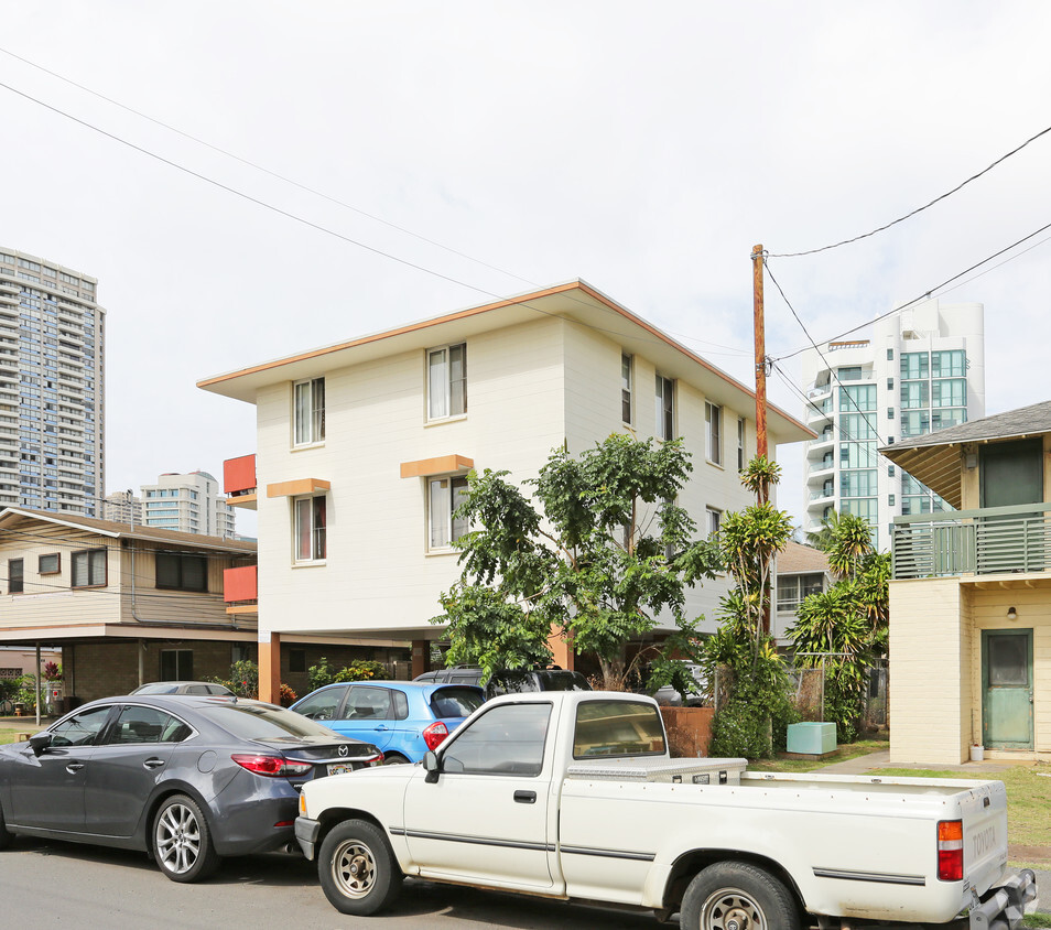 Building Photo - 640 Hausten St
