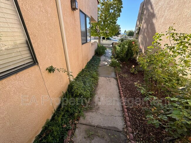 Building Photo - 7576 Keystone Dr NE