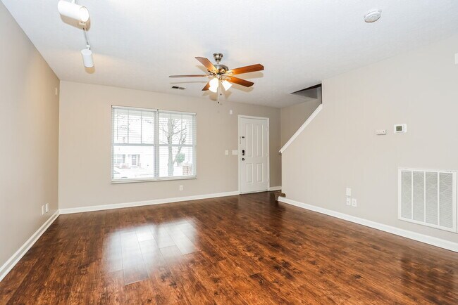 Foto del edificio - 2860 Paddle Wheel Dr