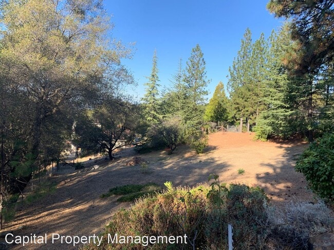 Building Photo - 3 br, 2.5 bath House - 1050 Woodridge Road