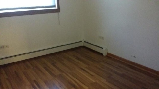 Building Photo - 1650 W Farwell Ave