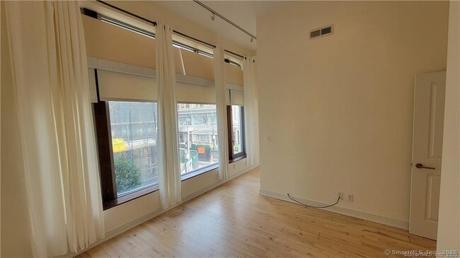 Building Photo - 804 Chapel St