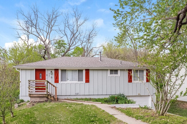 Building Photo - 807 NE 82nd Terrace