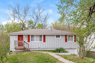 Building Photo - 807 NE 82nd Terrace