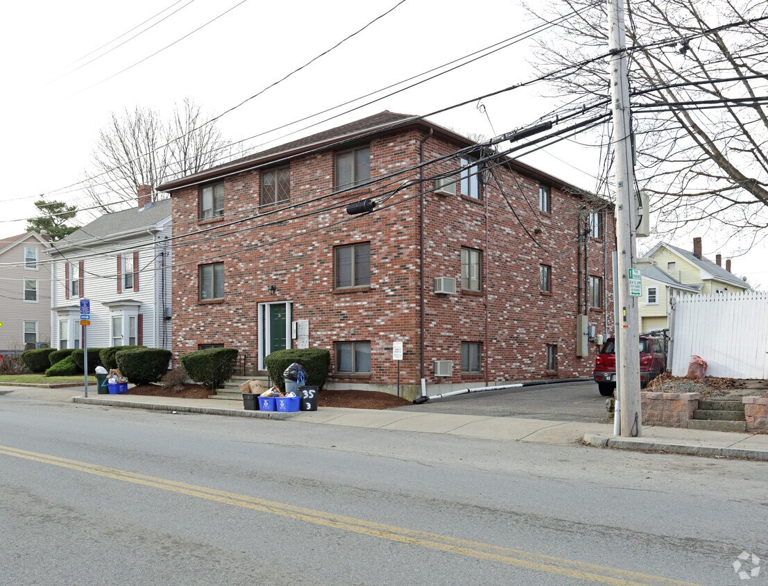 Building Photo - 35 Pine St