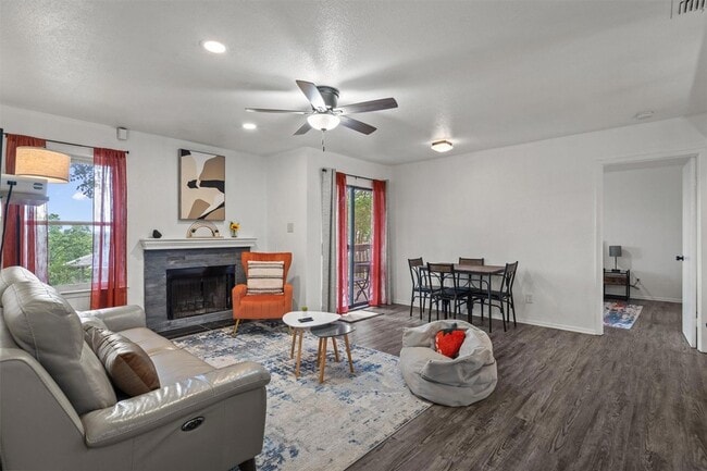 Building Photo - 4500 E Oltorf St