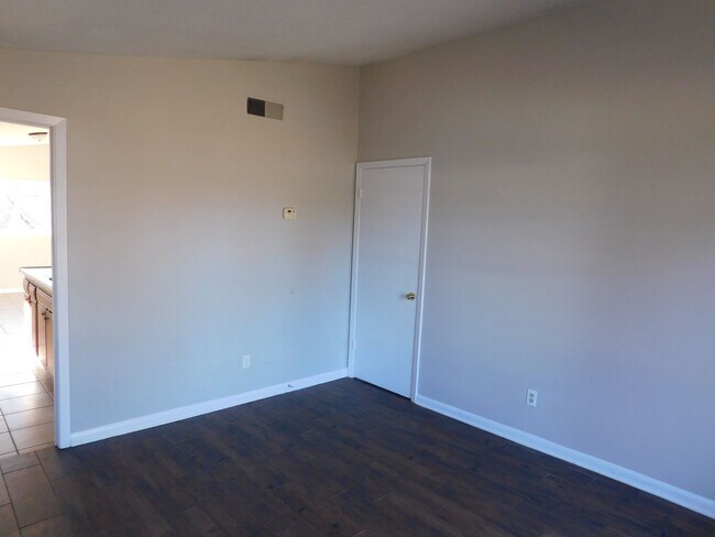 Foto del edificio - 6600 Embassy Cir