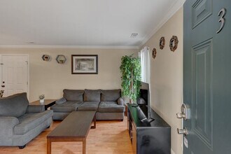 Building Photo - 2225 Summit St