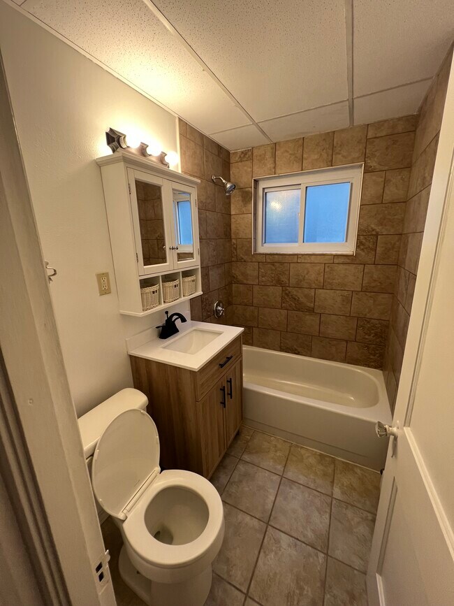 Foto del edificio - 348 Oakland Ave