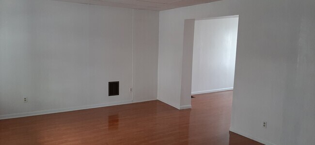Building Photo - 2410 4th Ave