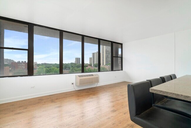 Building Photo - 345 E Eastgate Pl