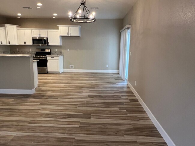 Foto del edificio - 3 Bedroom Home Located in El Camino Village PETS OK