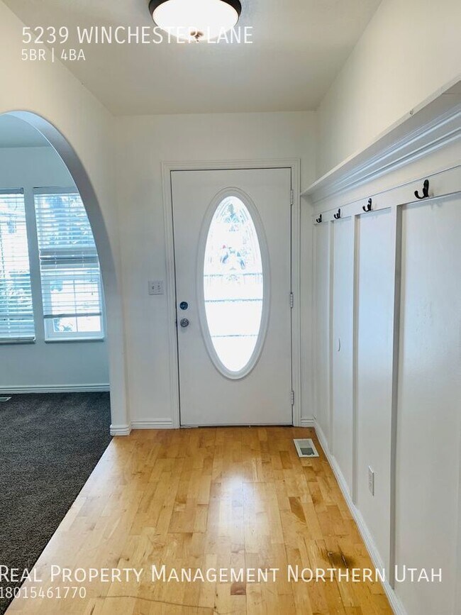 Foto del edificio - SPACIOUS 5 BEDROOM 3 1/2  BATH OGDEN HOME