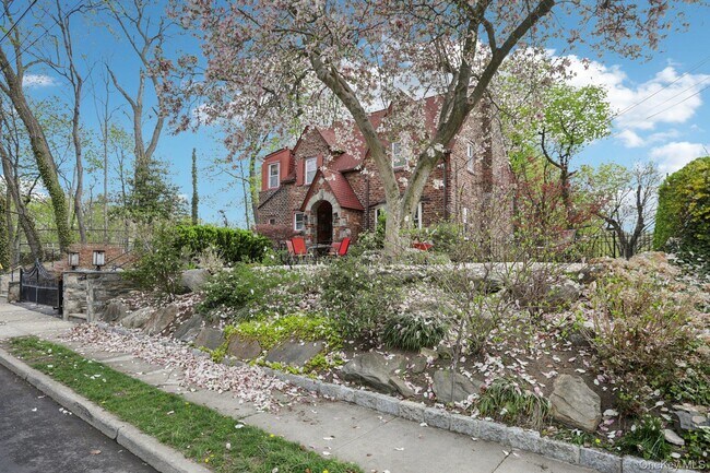 Foto del edificio - 375 Hawthorne Terrace