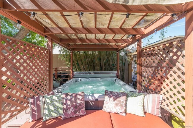 Photo - 625 4th St House