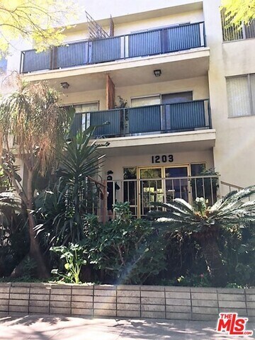 Foto del edificio - 1203 N Kings Rd