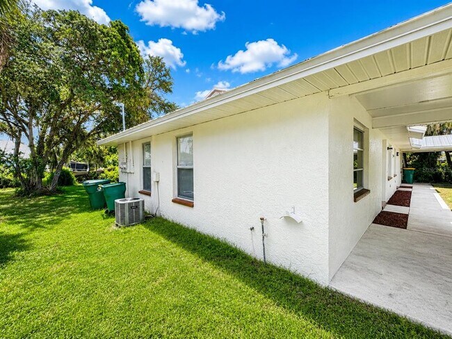Foto del edificio - 257 Camillia Ln