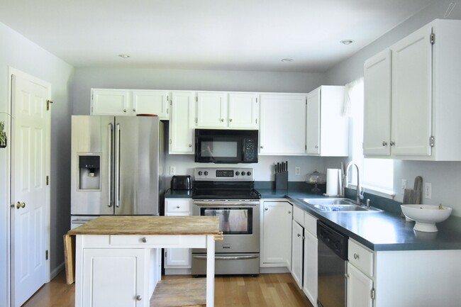 Kitchen - 275 W Fulton St