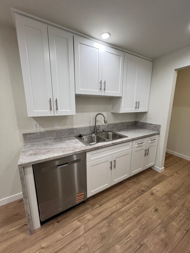 Cocina - 7439 Woodman Ave