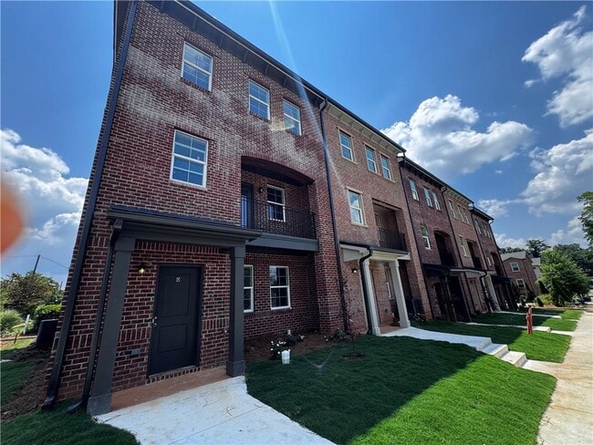 Photo - 1777 Temple Ave Townhome