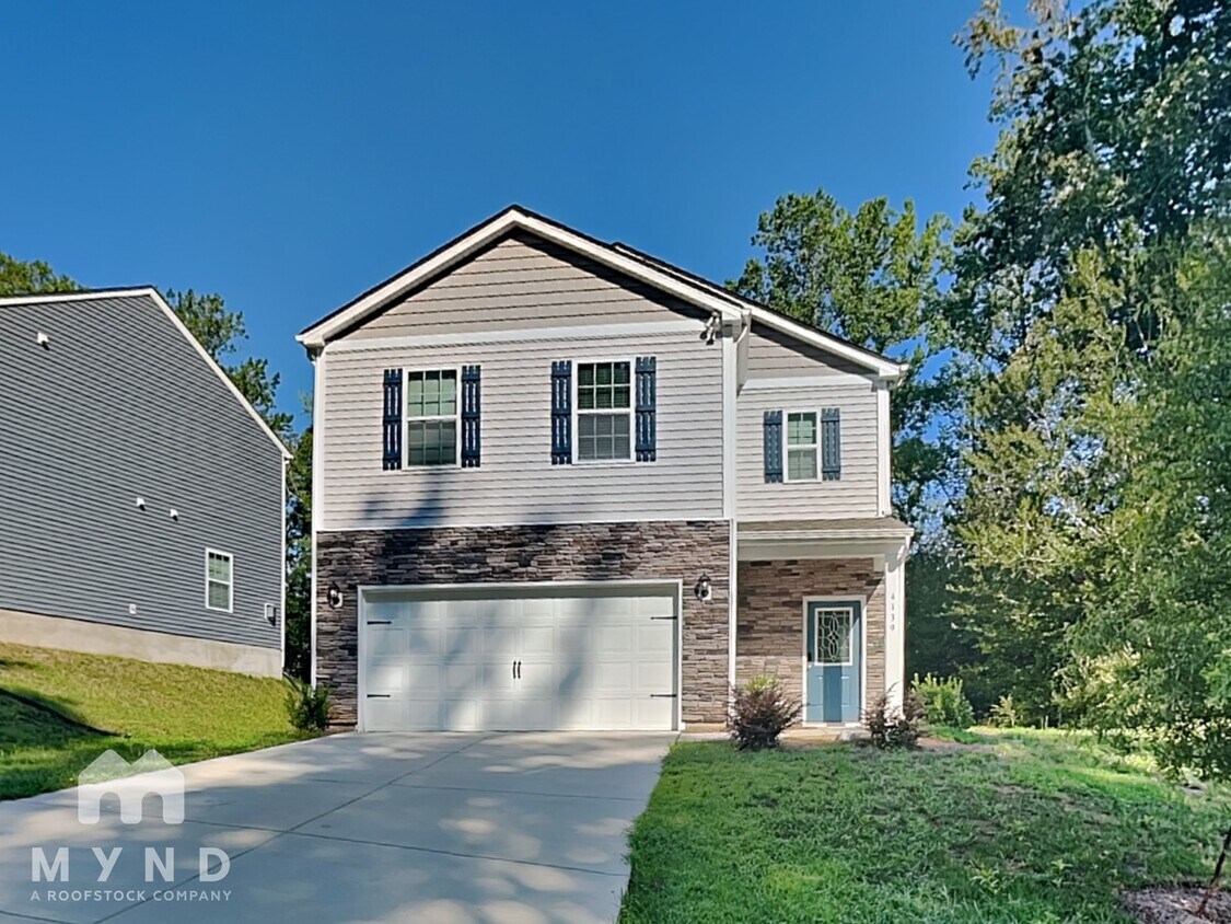 Foto principal - 4139 Village Blvd NW