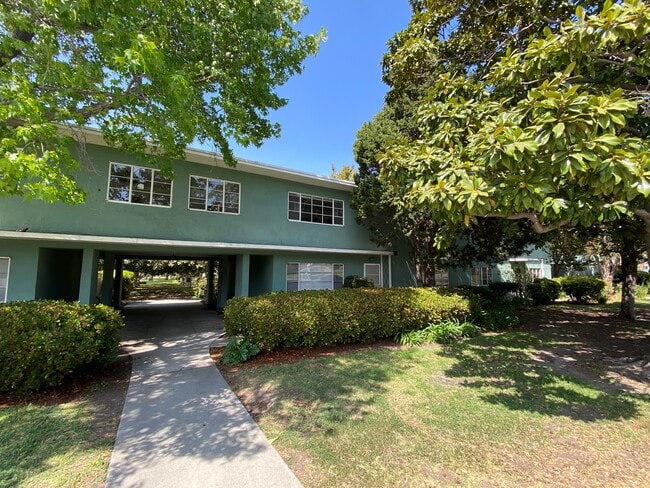 Building Photo - 5414 Village Grn