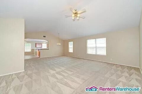 Building Photo - -NEW INCENTIVE- Cute home with lots of space.