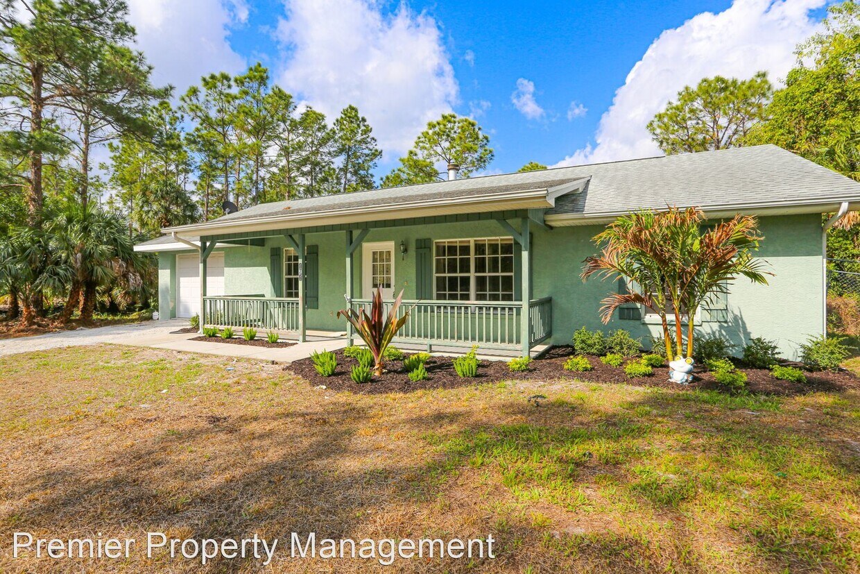 3 br, 2 bath House 191 16th Street SE House Rental in Naples, FL