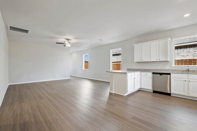 Foto del edificio - 1023 Whispering Winds Dr