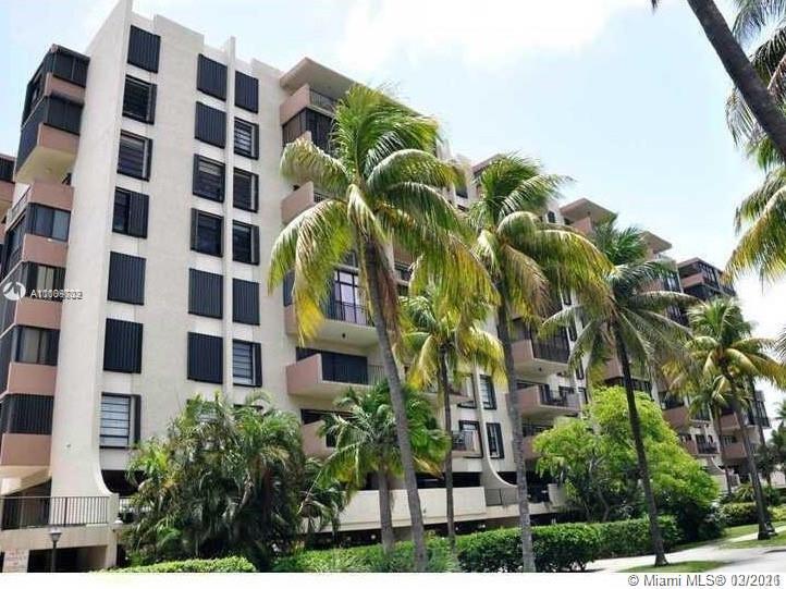 Foto principal - 575 Crandon Blvd