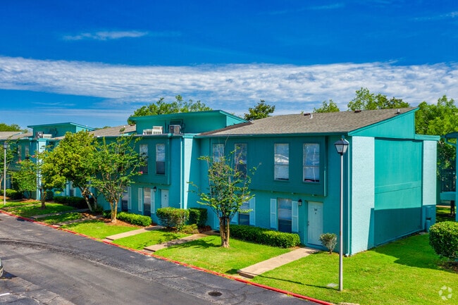 Building Photo - Fort Bayou Apartments and Condos