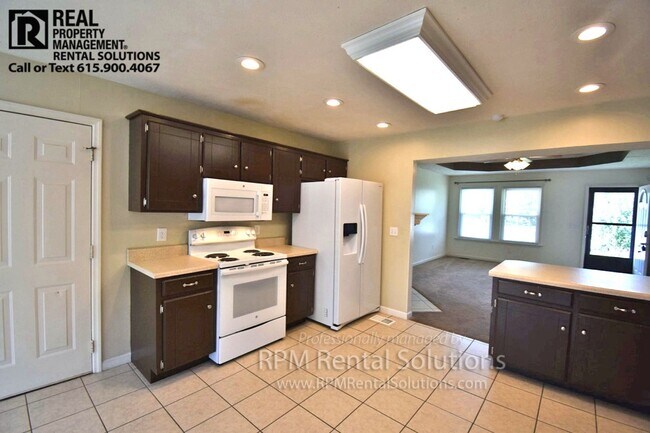 Foto del edificio - 3BR/2BA in LaVergne w/ 2-car garage, fenced in backyard, walk to Percy Priest Lake!