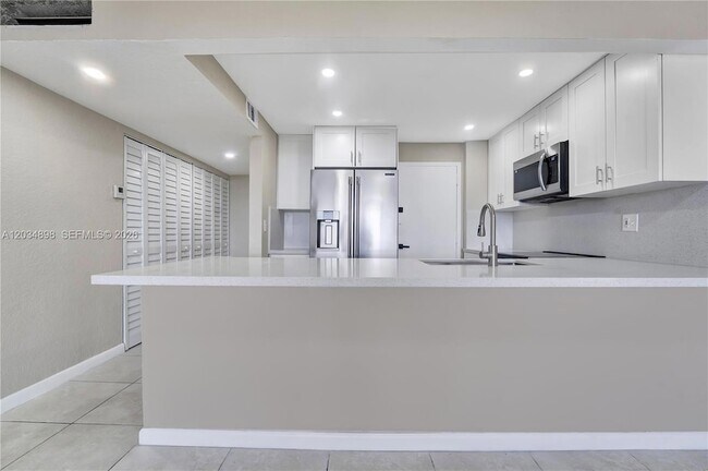 Foto del edificio - 9001 SW 77th Ave