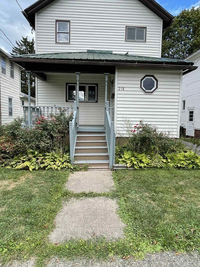 Building Photo - 218 N 15th St