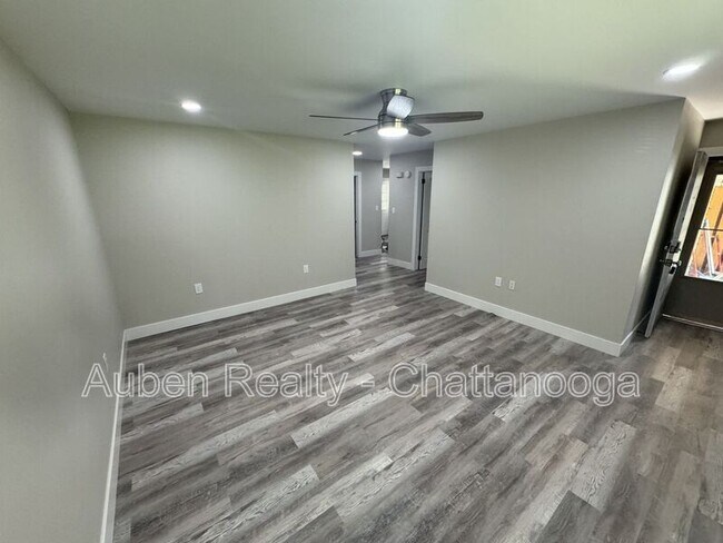 Building Photo - 405 Missionary Ave