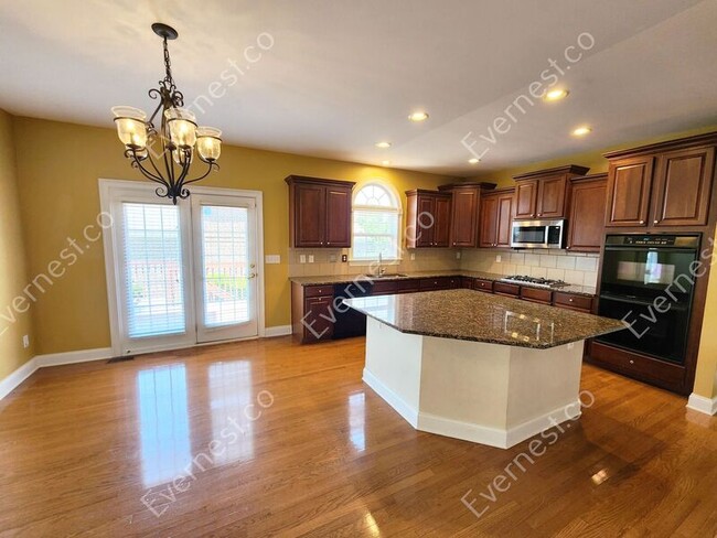 Building Photo - 7149 Belcrest Dr