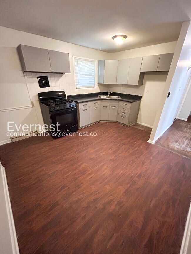 Foto del edificio - 1359 Cove Ln