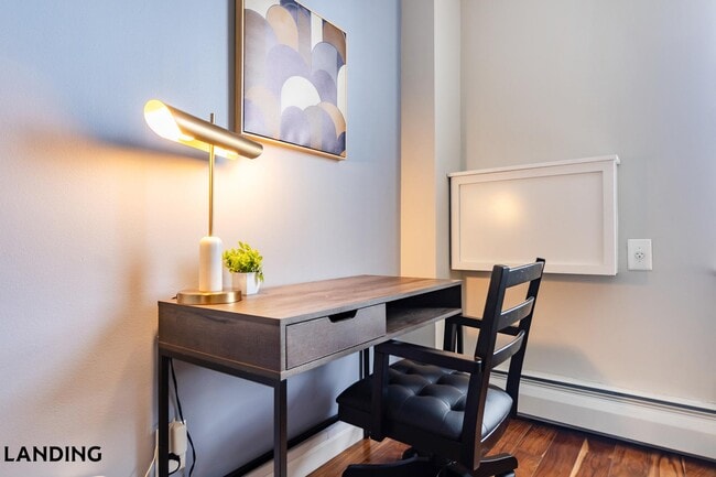 Building Photo - 265 College St