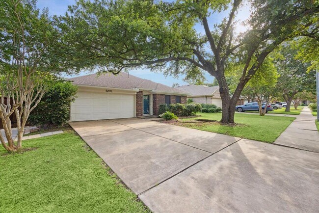 Building Photo - 5205 Encinitas Ln