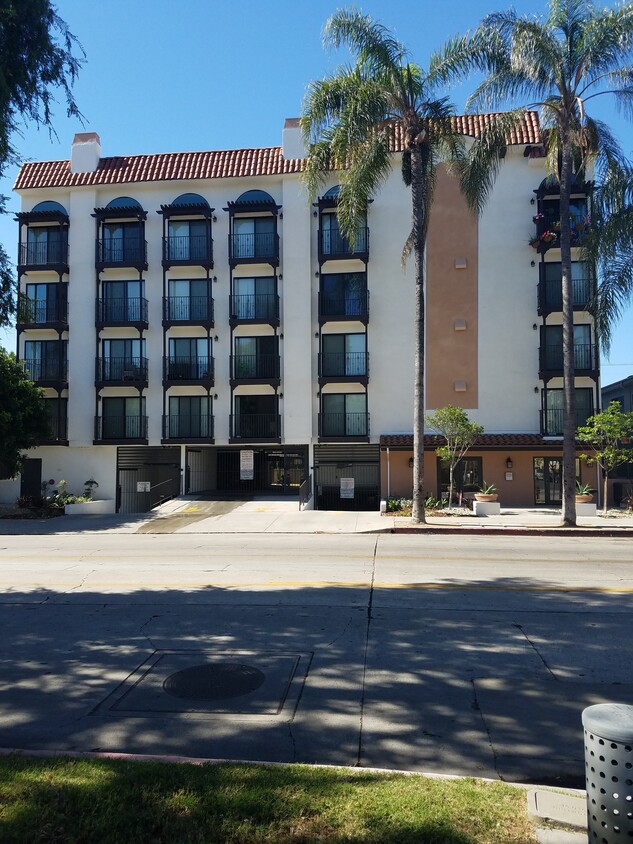 Primary Photo - Camarillo Sunshine Apartments