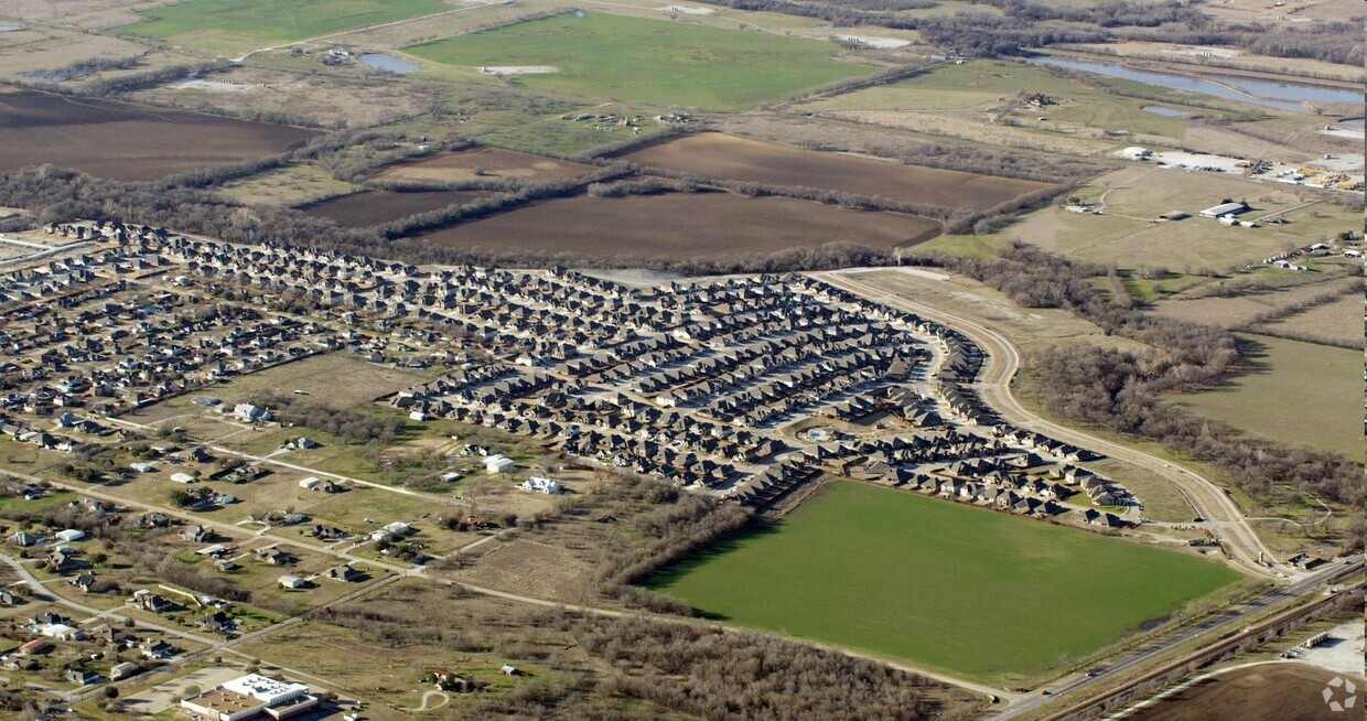 Primary Photo - Oak Crest