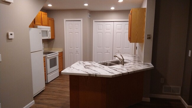 Building Photo - 4013 Wilshire Cir