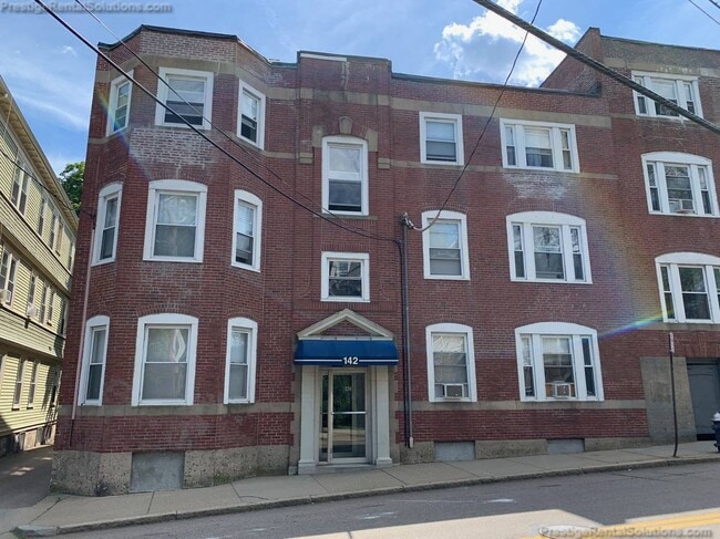Building Photo - 161 Davis Ave