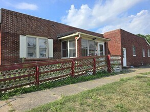 Building Photo - 802 S 27th St