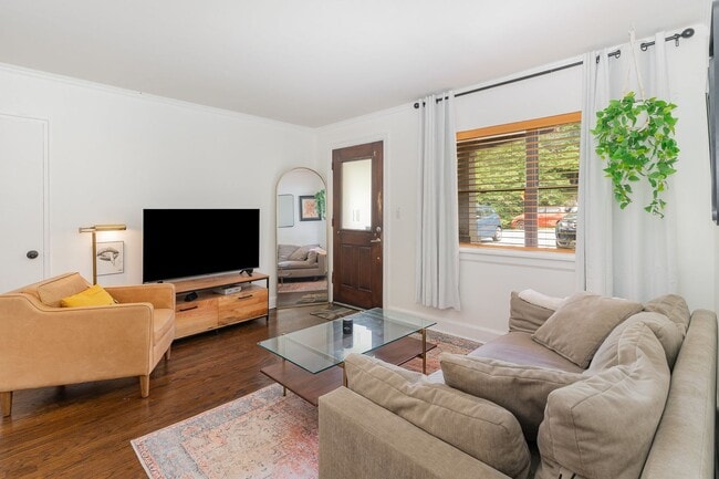 Foto del edificio - Charming Condo in Walkable Hillsboro Village