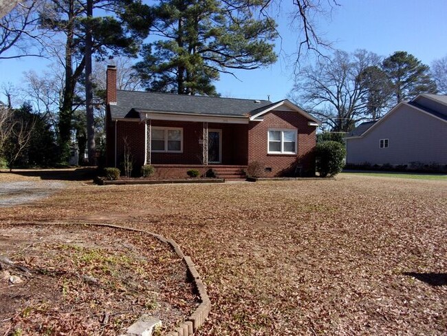 Building Photo - 3 Bedroom Brick Ranch in Beaty Estates