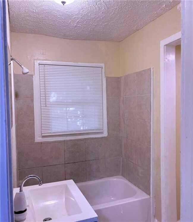 Building Photo - 1521 Mims St SW