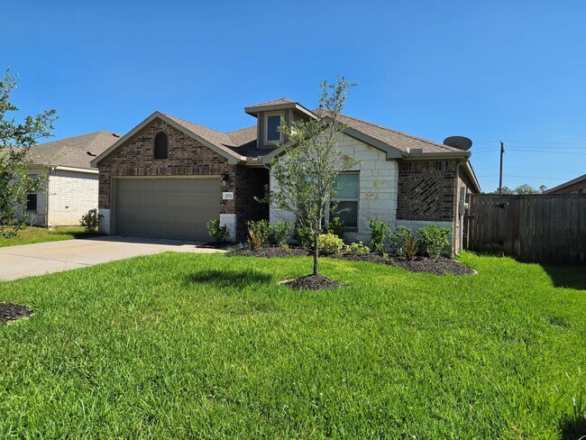 Building Photo - 20714 Southern Wds Blvd